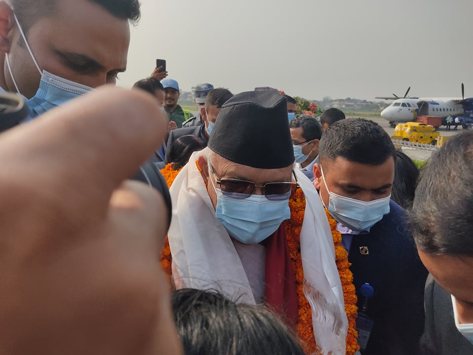 महाधिवेशनमा भाग लिन चितवन पुगे एमाले अध्यक्ष ओली 